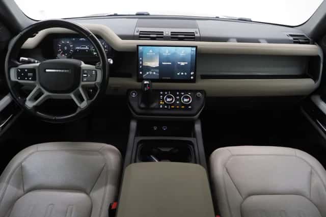 Land Rover Defender (2021) thumbnail 5