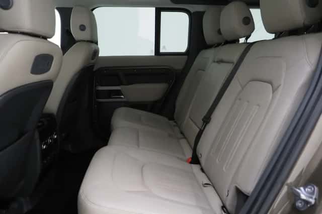 Land Rover Defender (2021) thumbnail 41