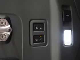 Land Rover Defender (2021) thumbnail 43