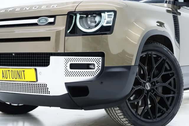 Land Rover Defender (2021) thumbnail 6