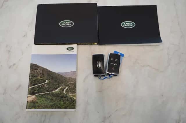 Land Rover Defender (2021) thumbnail 8