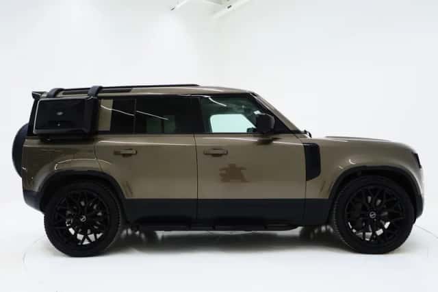 Land Rover Defender (2021) thumbnail 10
