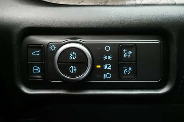 Ford Explorer (2021) thumbnail 23