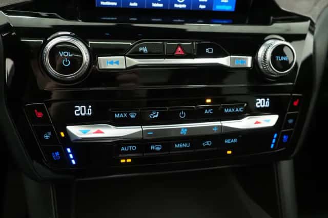 Ford Explorer (2021) thumbnail 40