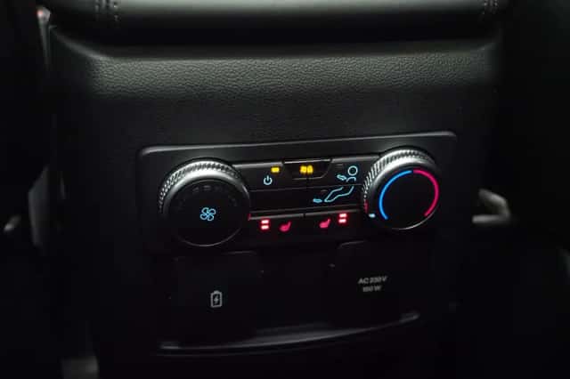 Ford Explorer (2021) thumbnail 43