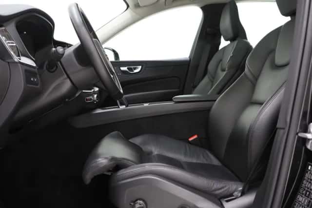 Volvo XC60 (2022) thumbnail 17
