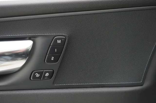 Volvo XC60 (2022) thumbnail 19