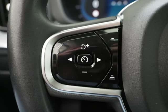 Volvo XC60 (2022) thumbnail 24
