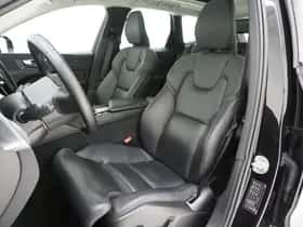 Volvo XC60 (2022) thumbnail 4