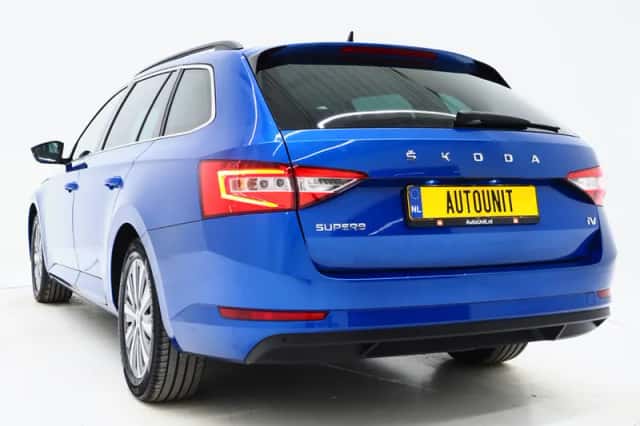 Škoda Superb (2022) thumbnail 3