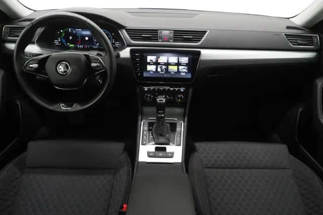 Škoda Superb (2022) thumbnail 5