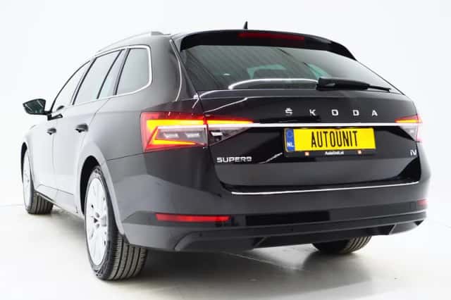 Škoda Superb (2022) thumbnail 3