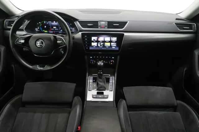 Škoda Superb (2022) thumbnail 5