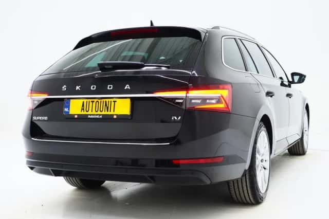 Škoda Superb (2022) thumbnail 9