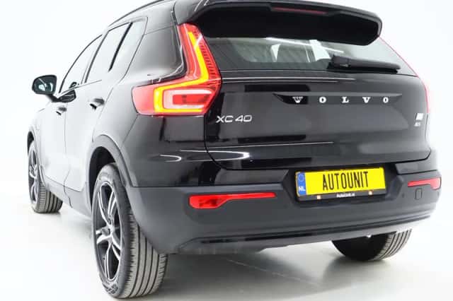 Volvo XC40 (2020) thumbnail 3