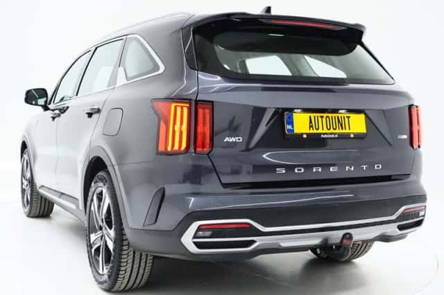 Kia Sorento (2022) thumbnail 3