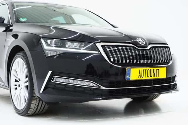 Škoda Superb (2021) thumbnail 12