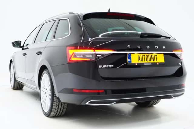 Škoda Superb (2021) thumbnail 3