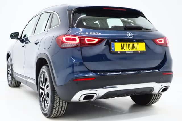 Mercedes-Benz GLA (2021) thumbnail 3