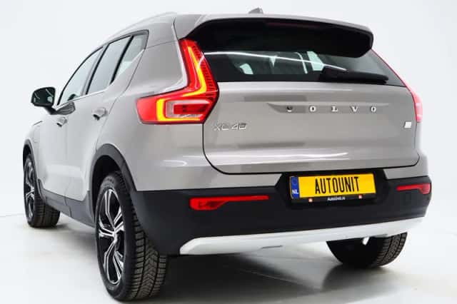 Volvo XC40 (2020) thumbnail 3