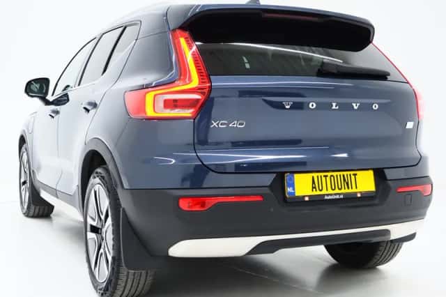 Volvo XC40 (2021) thumbnail 3