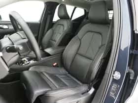 Volvo XC40 thumbnail 4