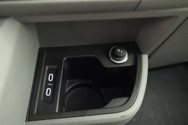 Volkswagen California (2022) thumbnail 36