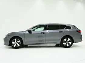 Volkswagen Passat (2025) thumbnail 2
