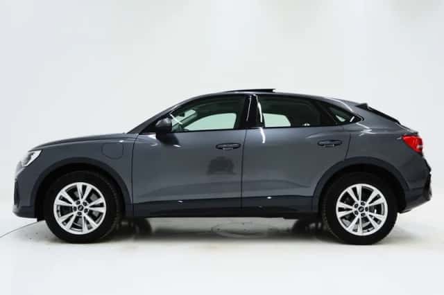Audi Q3 (2021) thumbnail 2