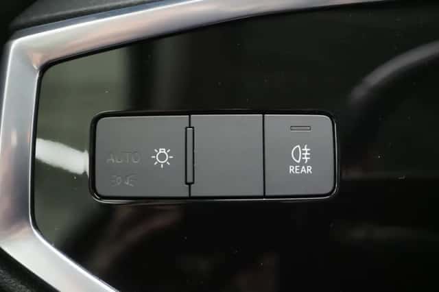 Audi Q3 (2021) thumbnail 17