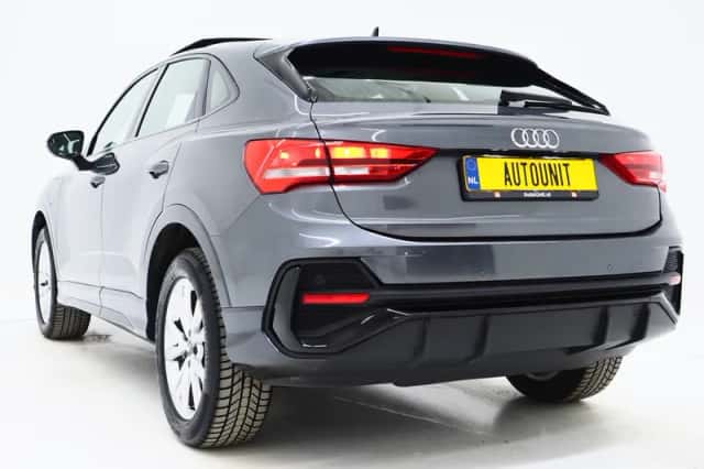 Audi Q3 (2021) thumbnail 3