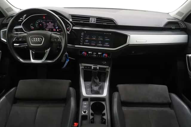 Audi Q3 (2021) thumbnail 5