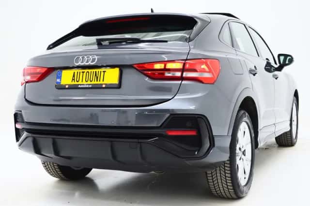 Audi Q3 (2021) thumbnail 8