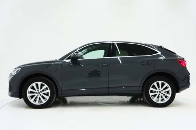 Audi Q3 (2022) thumbnail 2