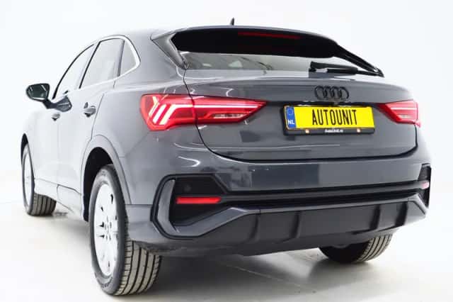 Audi Q3 (2022) thumbnail 3