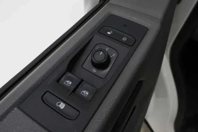 Volkswagen California (2020) thumbnail 33