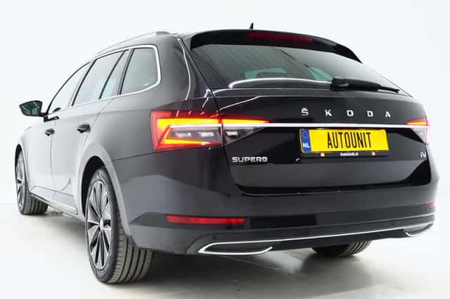 Škoda Superb (2022) thumbnail 3