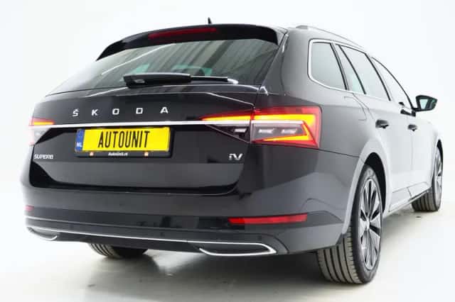 Škoda Superb (2022) thumbnail 9