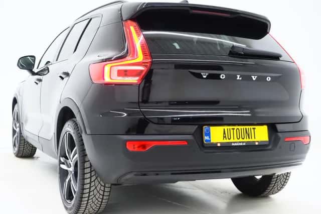 Volvo XC40 (2020) thumbnail 3
