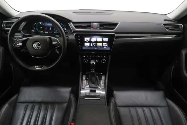 Škoda Superb (2022) thumbnail 5