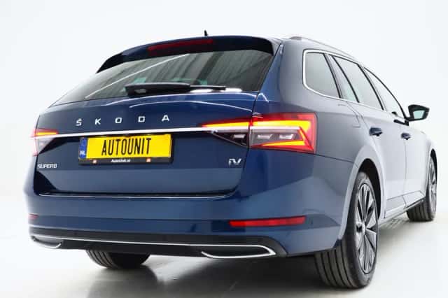 Škoda Superb (2022) thumbnail 9