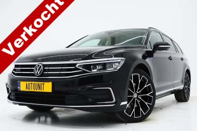 Volkswagen Passat (2022) thumbnail 1