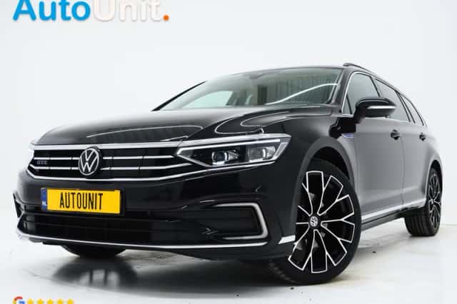 Volkswagen Passat (2022) thumbnail 1