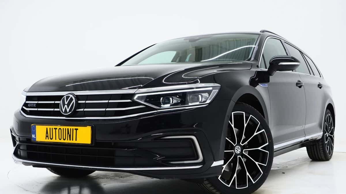 Volkswagen Passat (2022) — foto 1