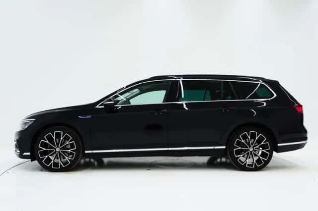 Volkswagen Passat (2022) thumbnail 2