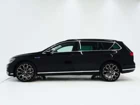 Volkswagen Passat (2022) thumbnail 2