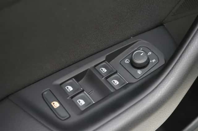 Volkswagen Passat (2022) thumbnail 19
