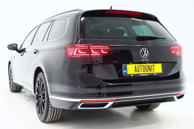 Volkswagen Passat (2022) thumbnail 3