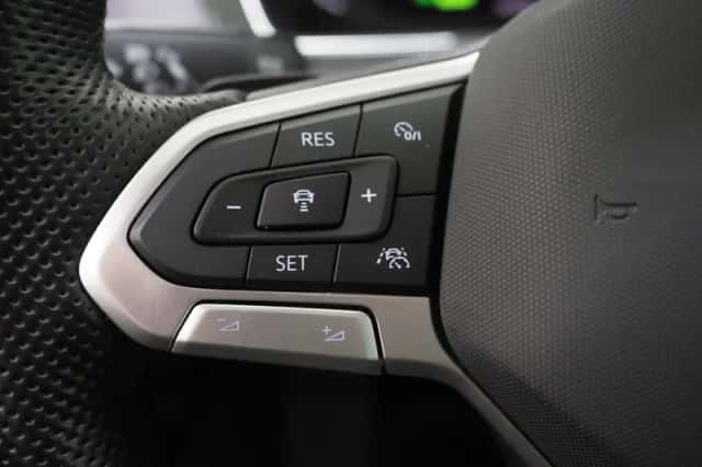 Volkswagen Passat (2022) thumbnail 23