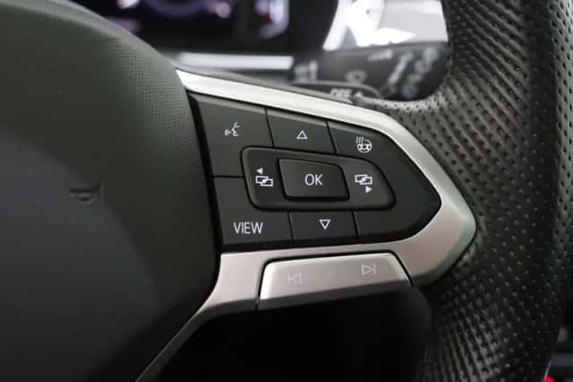 Volkswagen Passat (2022) thumbnail 24